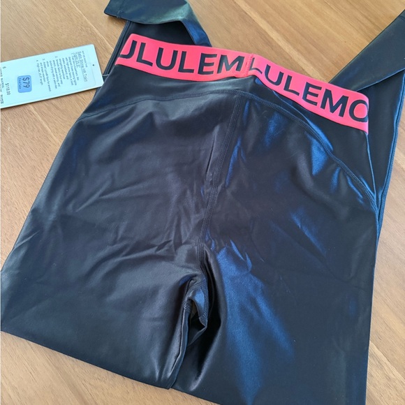 Lululemon black satin shine HR tight - Picture 5 of 7
